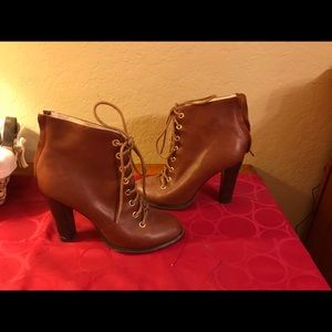 Gorgeous sexy brown lace up boots with zipper